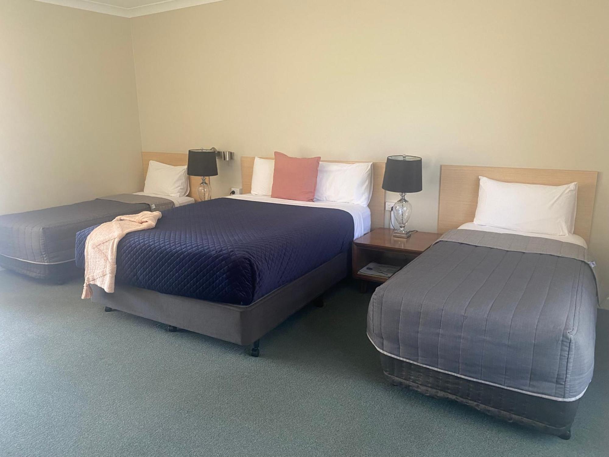 Tumbarumba Motel & Elms Restaurant Exterior photo